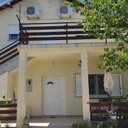 Maria Apartman Sukosan Exterior photo